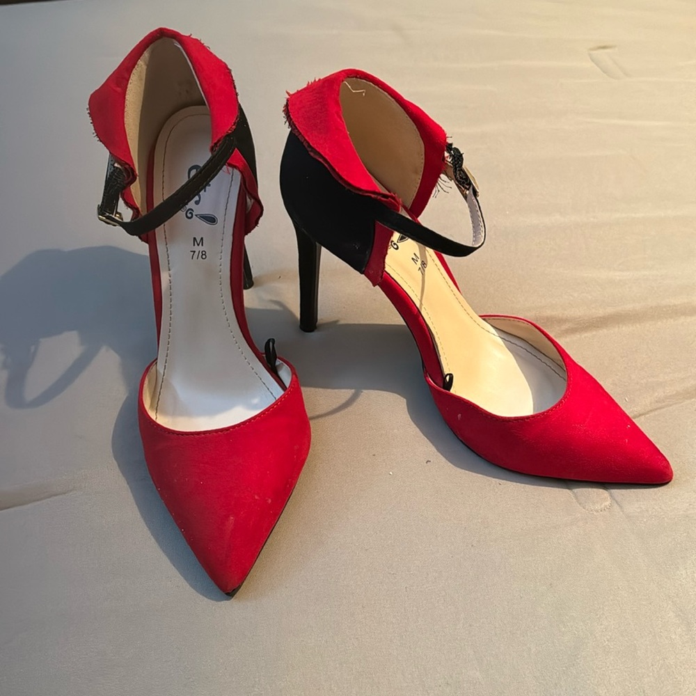 red and black heels brand new with out tag